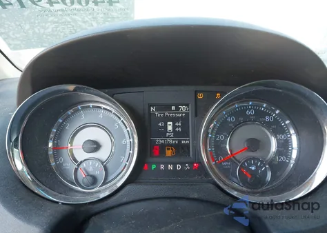 2011 Chrysler Town & Country Touring-L z USA, uszkodzony, nr VIN 2A4RR8DG1BR713009